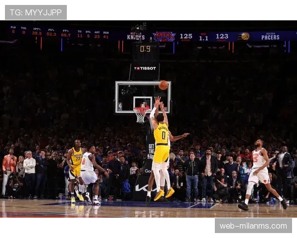 哈利伯顿无球跑动牵制防线，改变步行者进攻结构