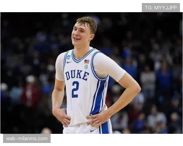 库珀·弗拉格无球跑动制造空位，拉开进攻空间效率提升